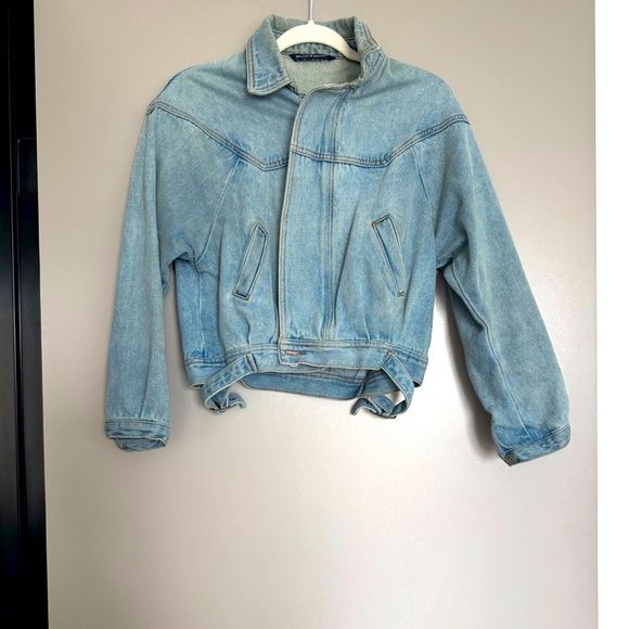 Brandy Melville Isabelle Cropped Denim Jacket 💙 - Picture 4 of 12